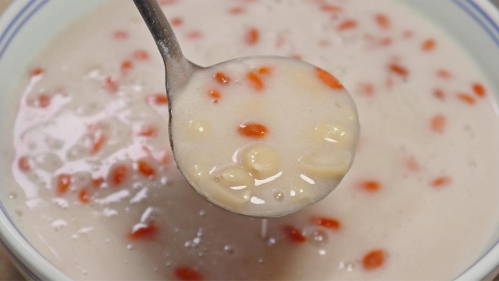 广东退休大姐学做厦门花生汤,第1次就成功,营养奶白一碗不够喝