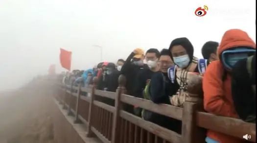 骤然降温!多个景区游客"冻傻眼",有人凌晨挤在卫生间取暖