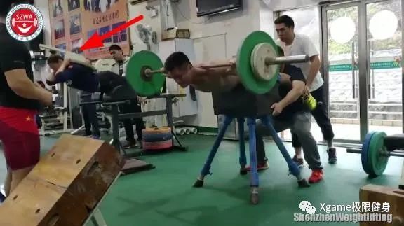 背肌夹宝剑腹肌搓衣板举重队的肌肉在健身区是什么水平
