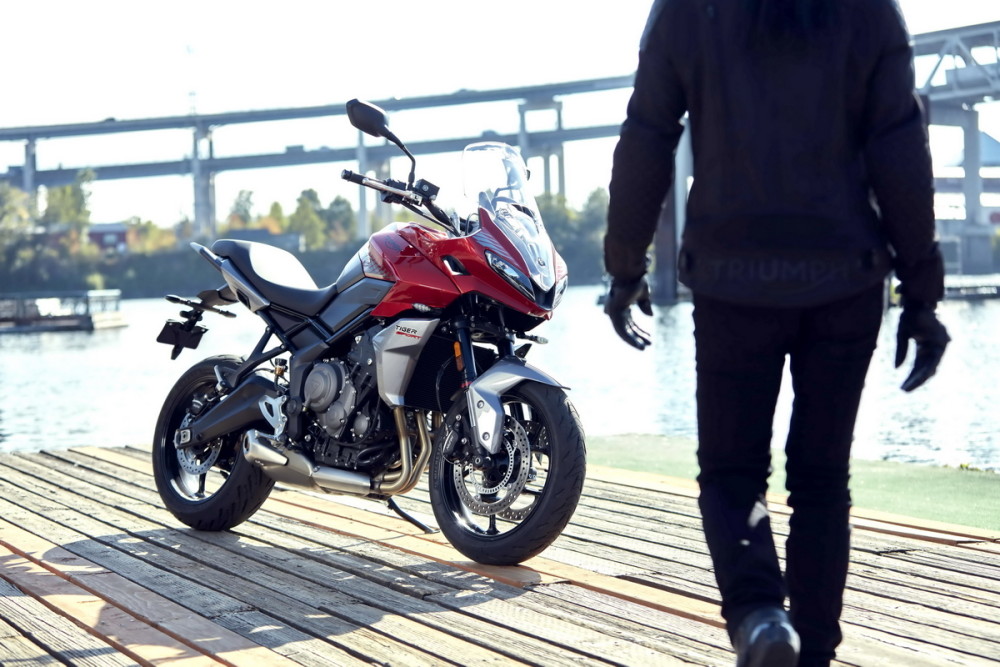 凯旋摩托tigersport660户外特写