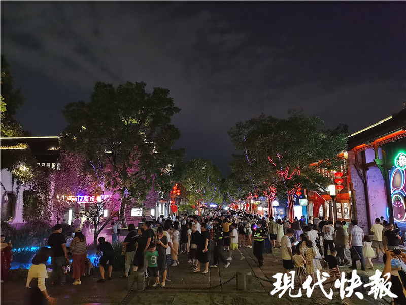 越夜越迷人南京门东街区上演第二个八小时游客直呼晚上不想走