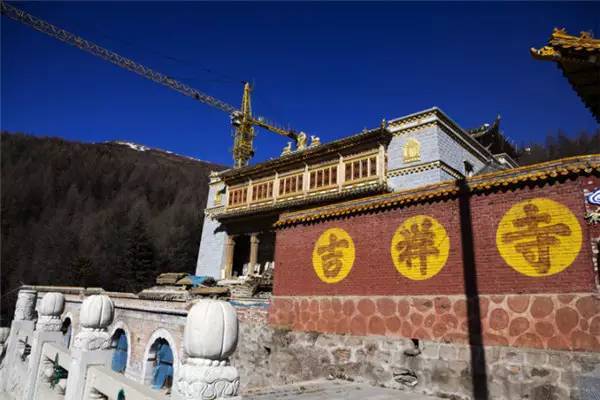 五台山发现之旅 <wbr>| <wbr>走进吉祥寺 <wbr>礼拜灯笼文殊