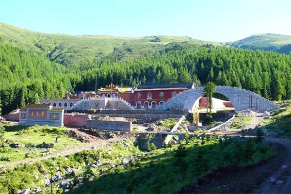 五台山发现之旅 <wbr>| <wbr>走进吉祥寺 <wbr>礼拜灯笼文殊
