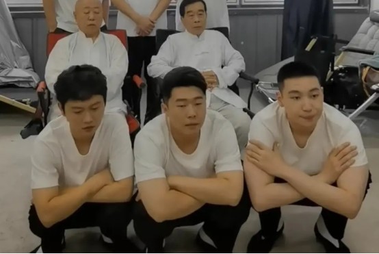 派头足