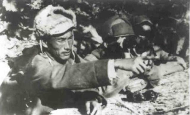 邢嘉盛当机立断,指挥部队冲下山去,歼敌营指挥所,击毁敌吉普车2辆