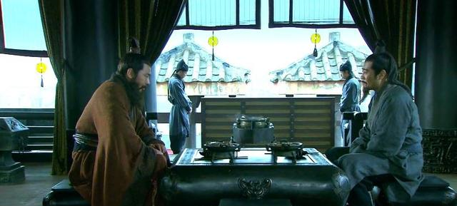 曹操与刘备青梅煮酒论英雄论的是什么