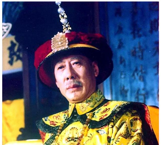 第二,乾隆帝虽然把皇帝玉玺交给了永琰,但自己却刻了多方"太上皇帝之