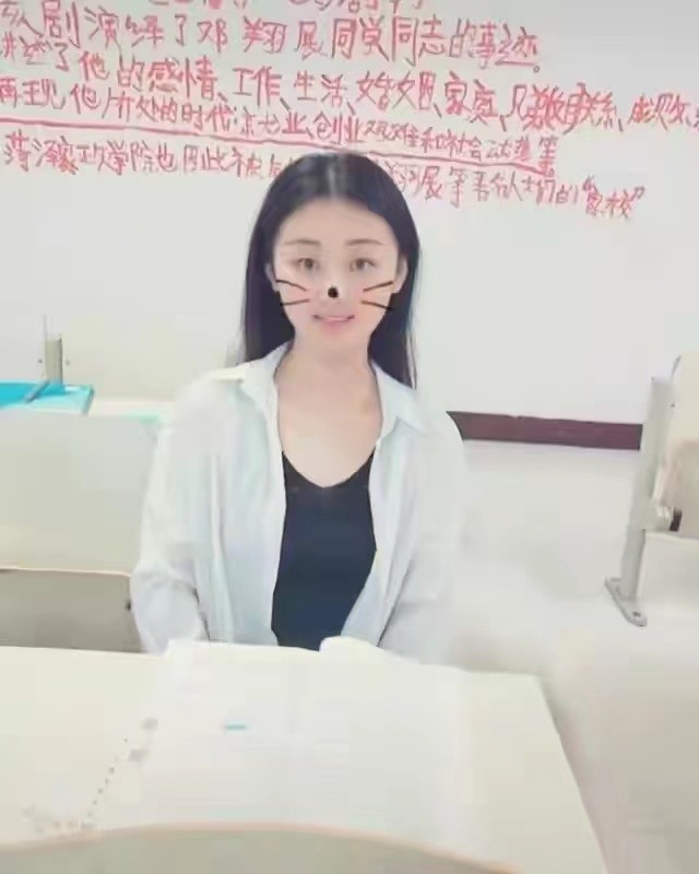 婚变风波后,陈亚男晒校园旧照配文:小女孩长大了,网友