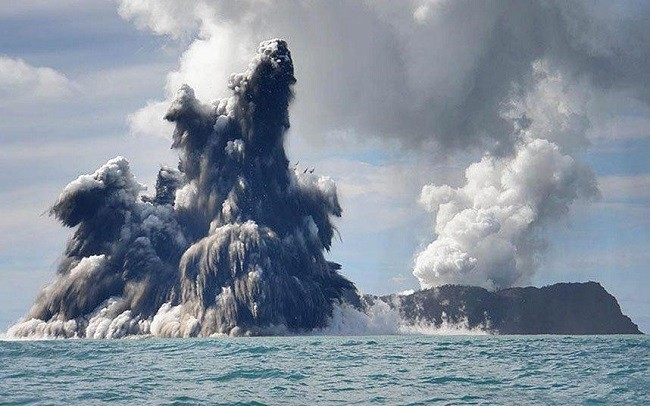 海底火山喷发海啸,风暴,地震更加频繁,同时伴随着大量的酸雨.