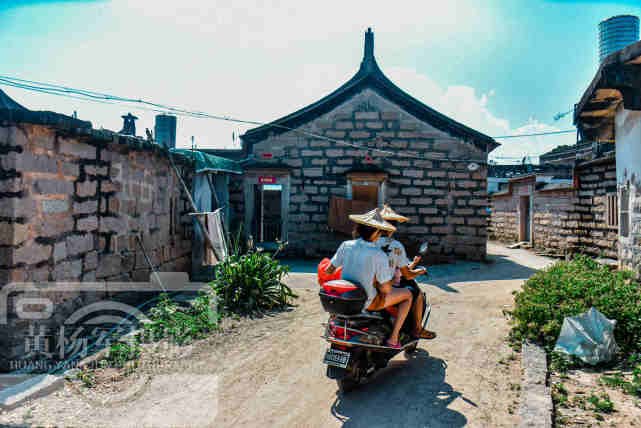 中国有1335年历史的沿海县,一乡村城堡保存完好,黄氏