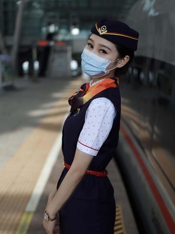 罗阿倩95后列车长的国庆假期最美坚守