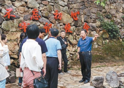 北京门头沟妙峰山镇炭厂村:村支书当起景区"导游"