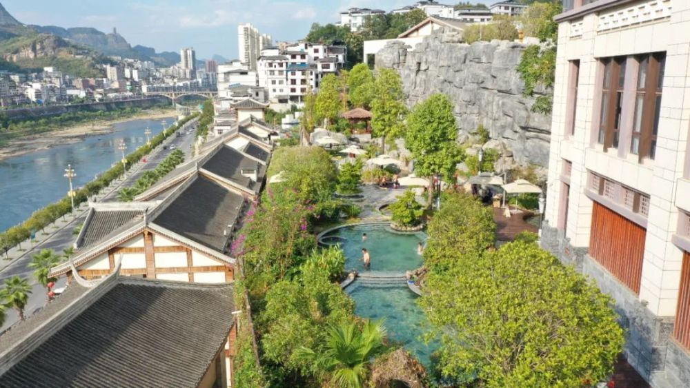 祖国颂·共赏好风景|沿河温泉城:暖心服务 让游客玩得舒心又放心