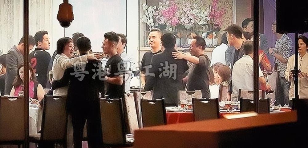 由于场面如黑社会去谈判般,反黑探员大为紧张,立即叫住上海仔密谈几句