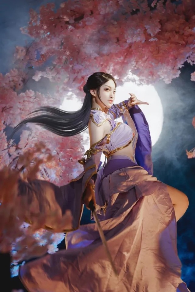 露娜·紫霞仙子:岚时鱼九 出品:王者荣耀cos偶像季