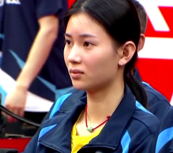 王添艺走上乒乓球之路,有些意外,本来,她是陪哥哥练球,但没想到