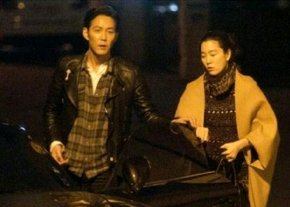 鱿鱼游戏李政宰戏里拿到四百多亿戏外44岁女友更有钱
