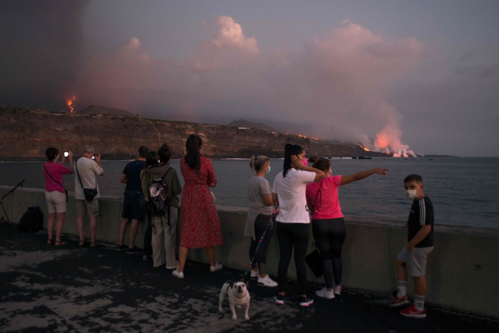 (外代一线)西班牙拉帕尔马岛:火山持续喷发