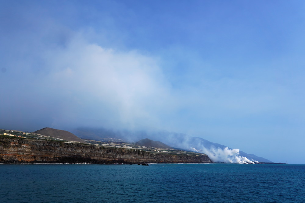 (外代一线)西班牙拉帕尔马岛:火山持续喷发