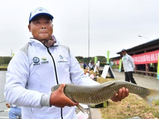 在位于江夏区的联投鲁湖酒店垂钓基地举行的2021武汉全民健身运动会