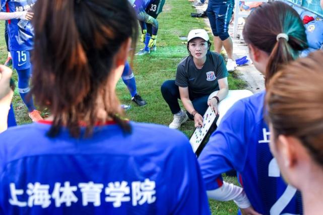 上海体育学院党委副书记詹萌也表示,期待东华大学足球的新探索,能创造