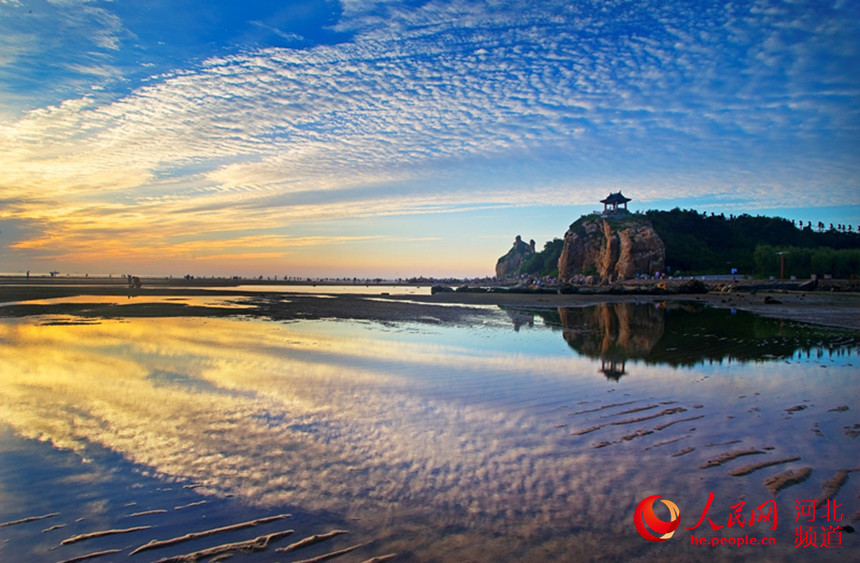 河北秦皇岛黄金海岸线美在山海间