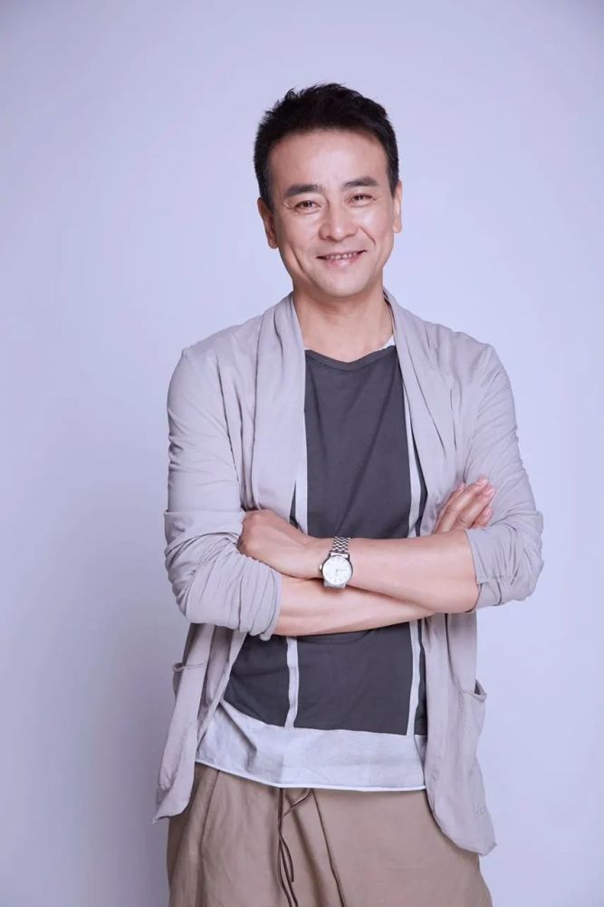 一个好的演员,不止要在剧本中勾勒角色,还要学会跳出剧本,在生活中去