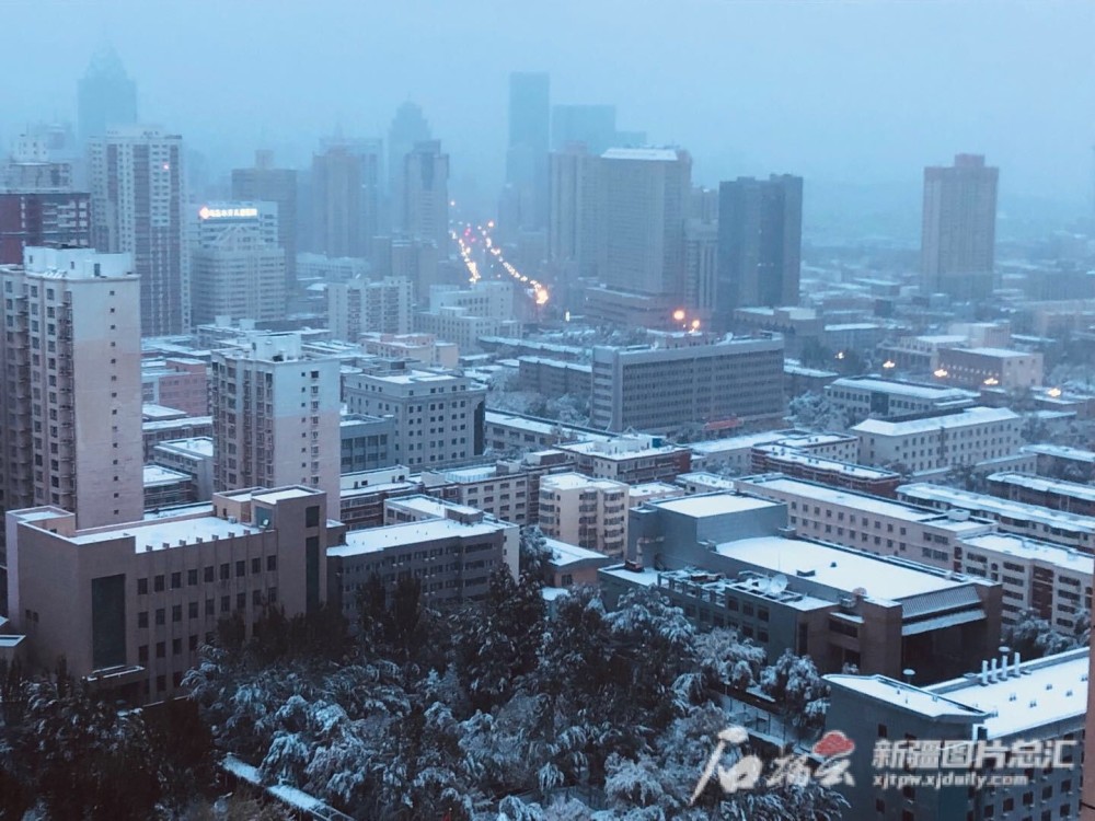 雪后乌鲁木齐,一夜"白头"