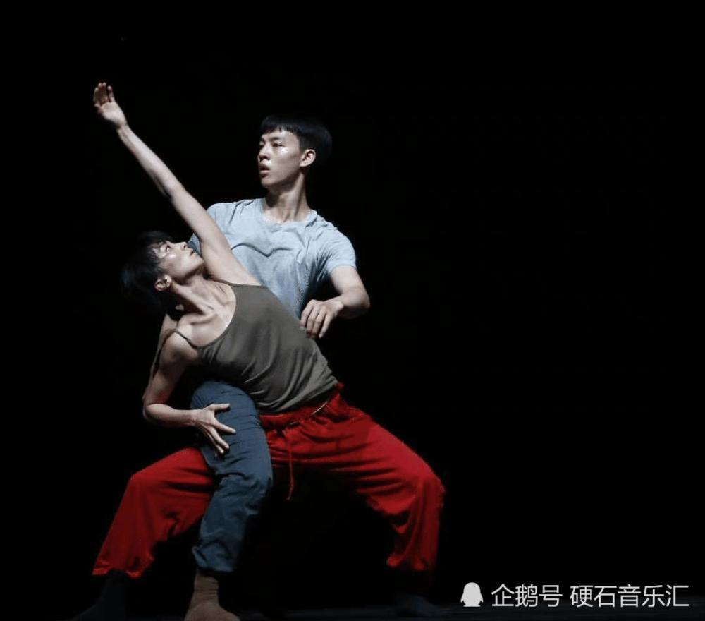 35岁尹昉结婚生娃一起宣布,妻子是国际知名舞者,颜值不输女明星