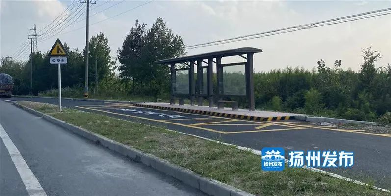 宝应乘公交的人注意这条路新建了港湾式公交站台