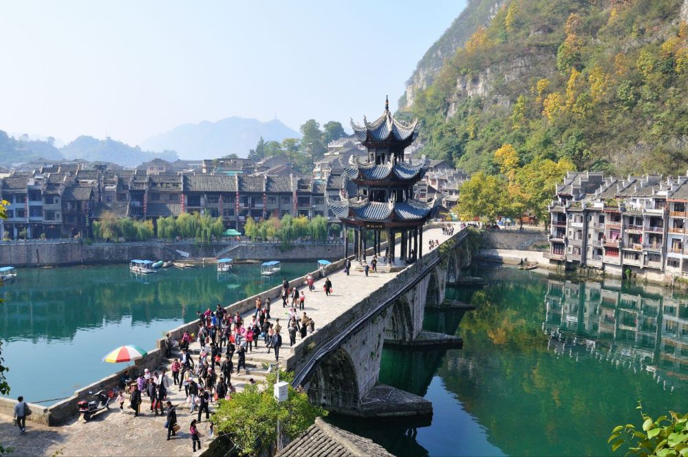镇远古镇依河蜿蜒而建,有着非常关键的地理位置,在历史时期印度等