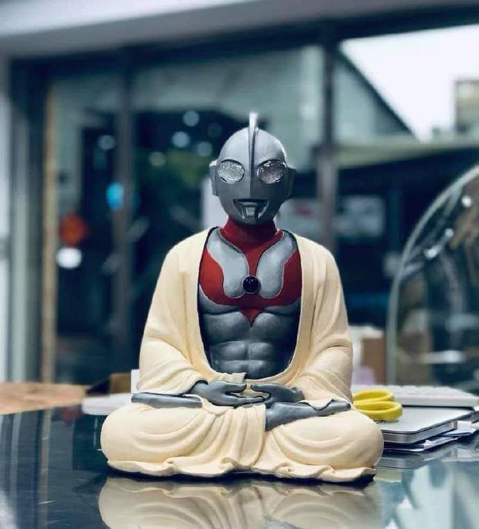 看过很多种动作的奥特曼模型,但是类似佛祖一样禅坐的奥特曼模型大家