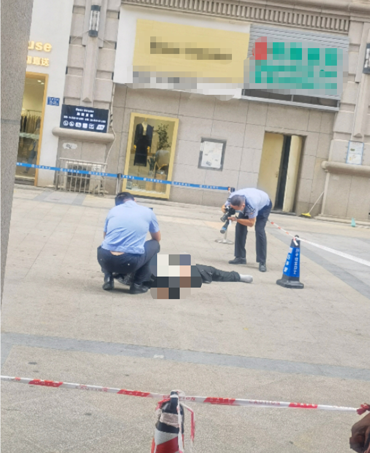 长沙一男子商务楼坠楼身亡,事发当时一名女子带着孩子散步,离坠落地点