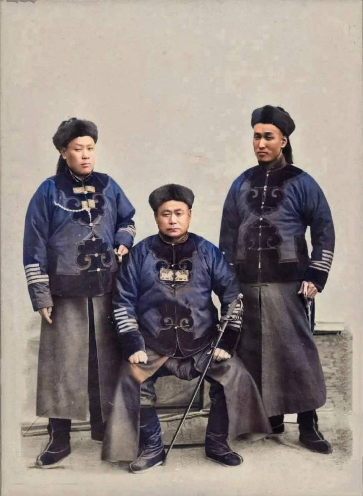 清朝时期众多朝廷大臣与士兵的老照片这里面的人你能认识几个