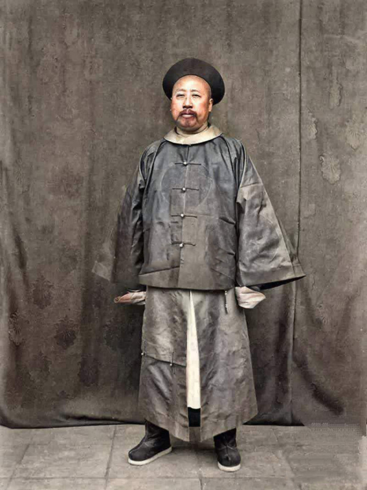 清朝时期众多朝廷大臣与士兵的老照片,这里面的人你能