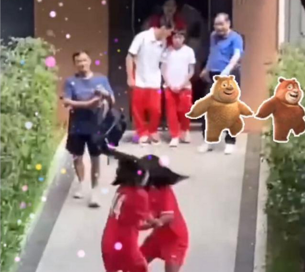 全红婵大摇大摆走姿太霸气,恩师
