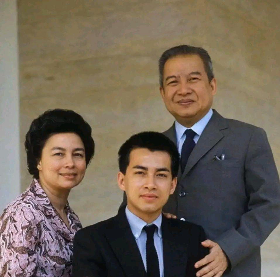 拉那烈亲王不如弟弟西哈莫尼国王俊美他的儿子却比叔叔更英俊