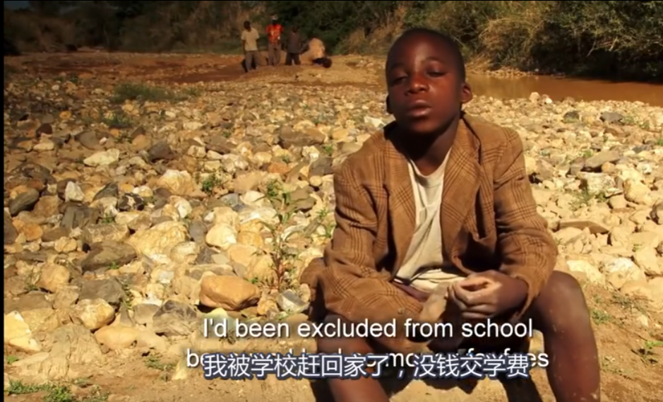 这就是生活在非洲的小孩5岁就要打工糊口每天饿到哭纪录片