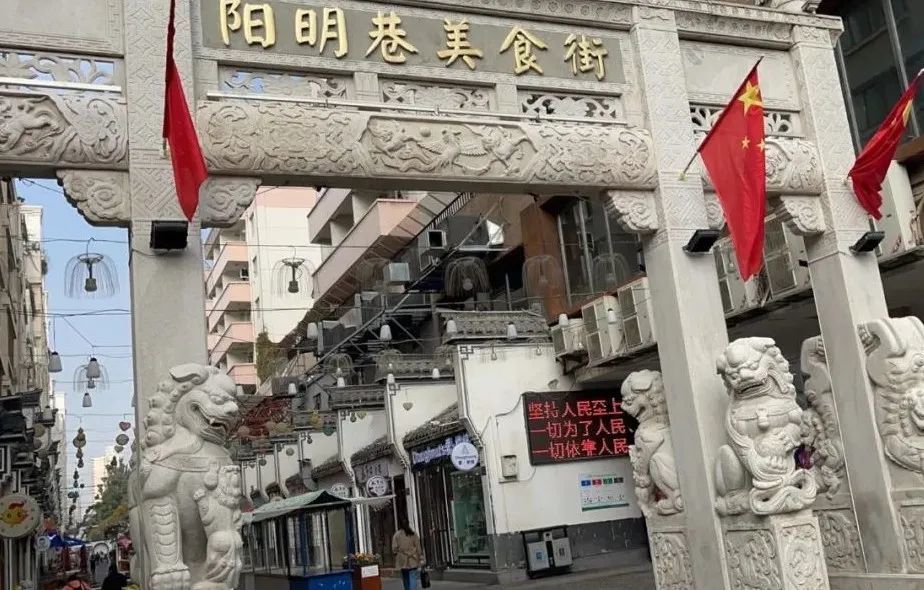 考察团一行先后到兰州大众巷,南滨河路,兰州老街,农民巷,阳明巷,西固