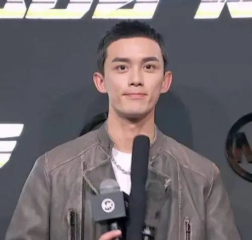 嘴巴最忌讳小嘴男人,只会说动听的语言,而没有付诸实际的作为.