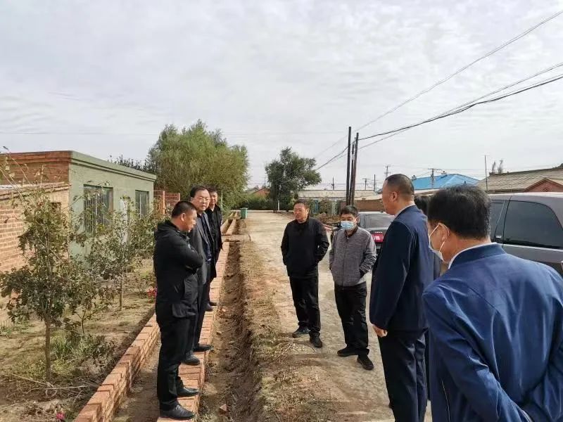 公主岭市副市长董华督导检查千村示范创建和秋收安全生产工作