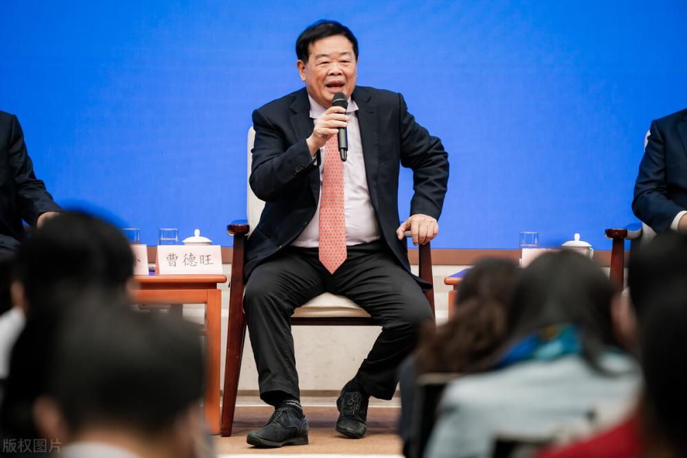 曹德旺丢掉宝座?一代"玻璃大王"正式换人,对手收入增速达90%