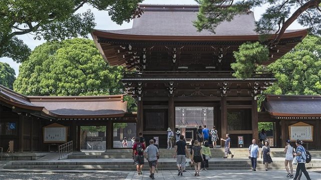 明治神宫:位于日本首都中心,却颇为幽静十分惬意_腾讯