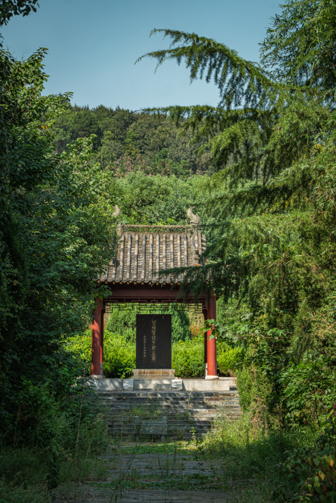 楚隐贤钟子期留墓于此马鞍山南麓立有石碑遗留新石器时代的秘密桐湖