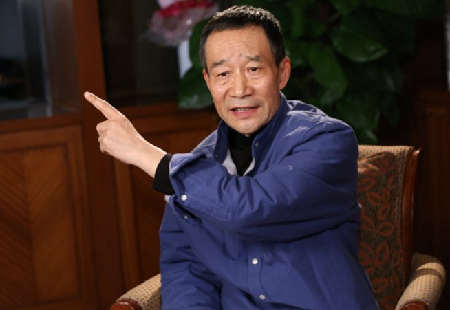 出道41年只拍过一条广告的李雪健,67岁带病拍戏,失误后连忙道歉