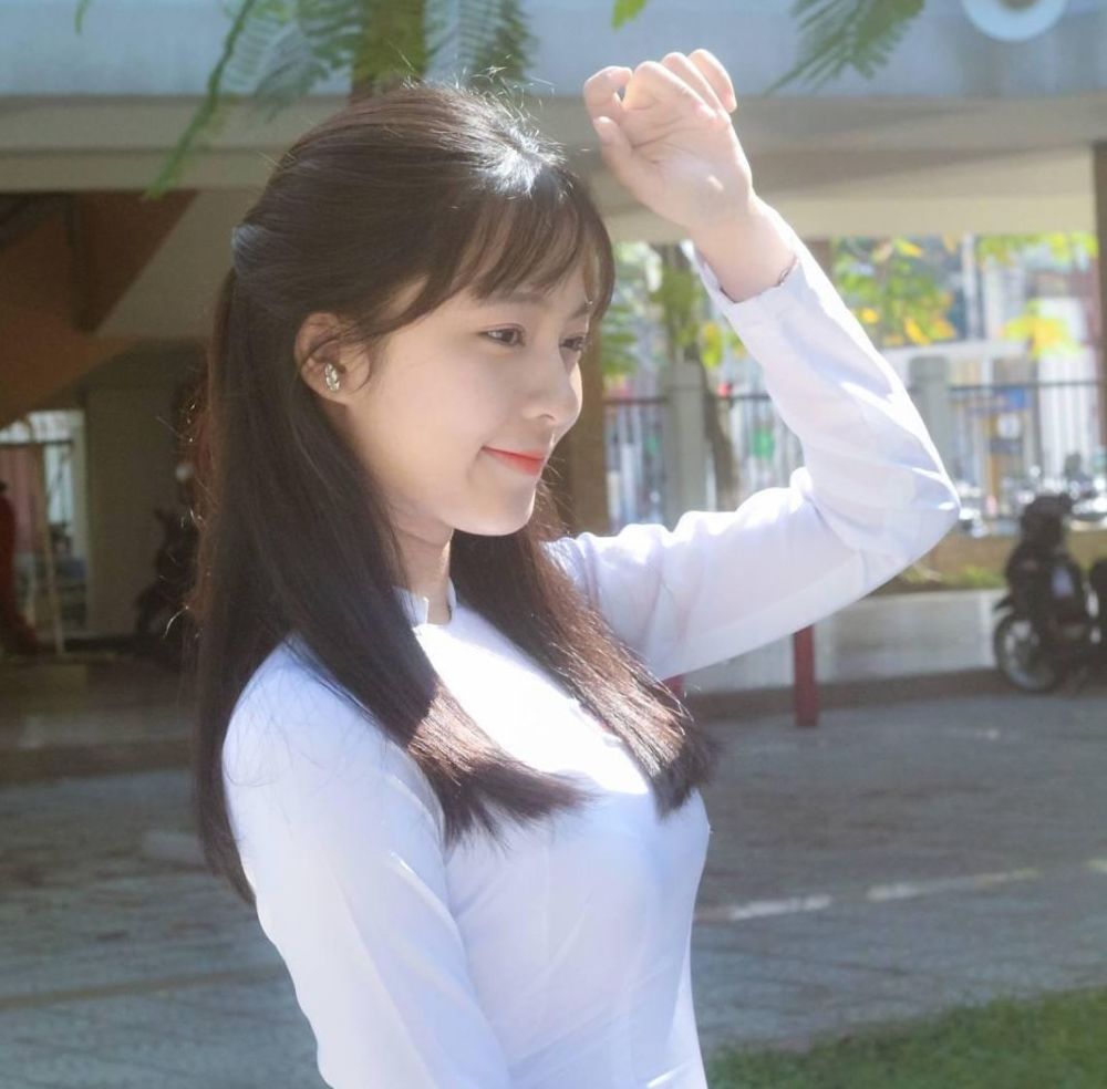 越南大学校花天使脸孔散发仙女气质