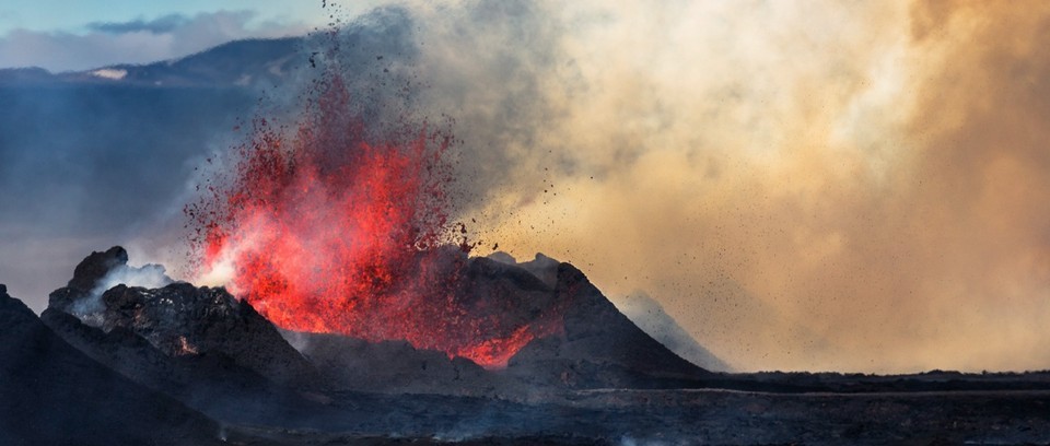 大火山喷发,它们将气候从干燥变为潮湿,这有助于促进恐龙的传播