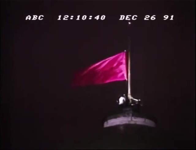 苏联解体前最后一天的降旗与苏联国歌在经过一系列的反抗之后,阿赫