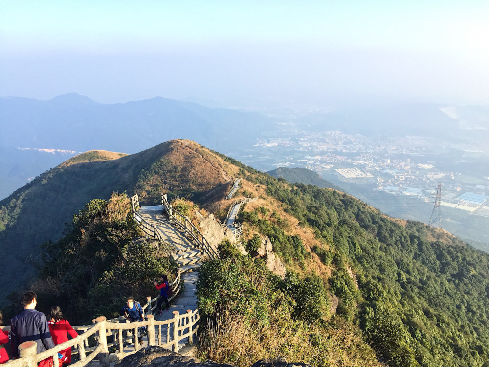 银瓶山森林公园划分为谢岗,清溪和樟木头三大片区.