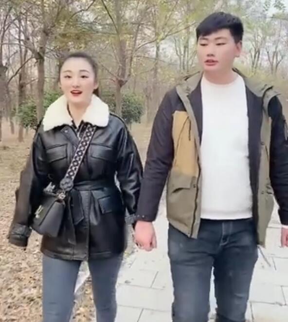 大衣哥儿媳陈亚男否认离婚,目前只是分居,称婚后没花过婆家一分钱